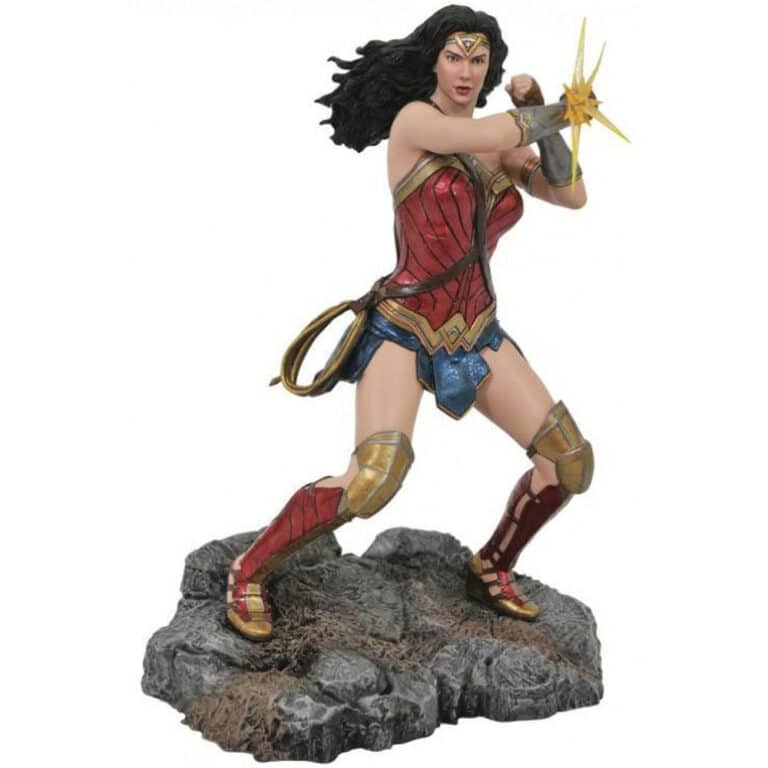 Justice League Gallery Wonder Woman (Bracelets) Figure